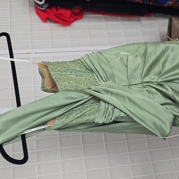 #75.NWT Miss Circle sage green Off Shoulder crystal corset - Picture 9 of 11